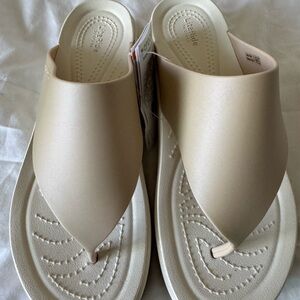 Brand‑new Crocs LiteRide flip‑flops